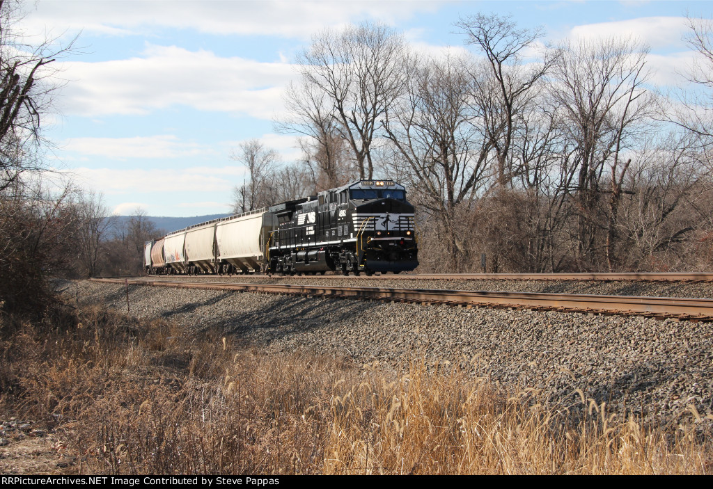 NS 4882 leads train 10K